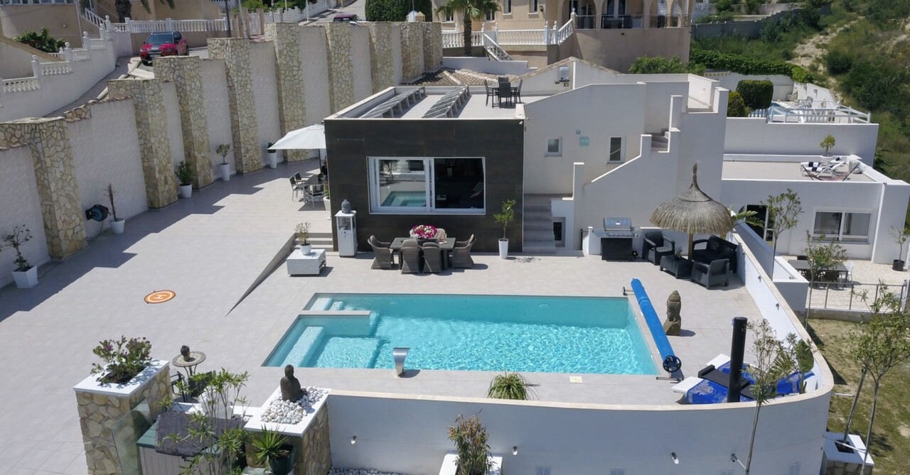Villa, Quesada