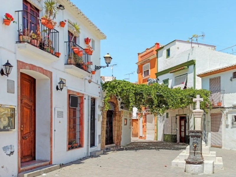 Ground Floor, Las Marinas / Les Marines