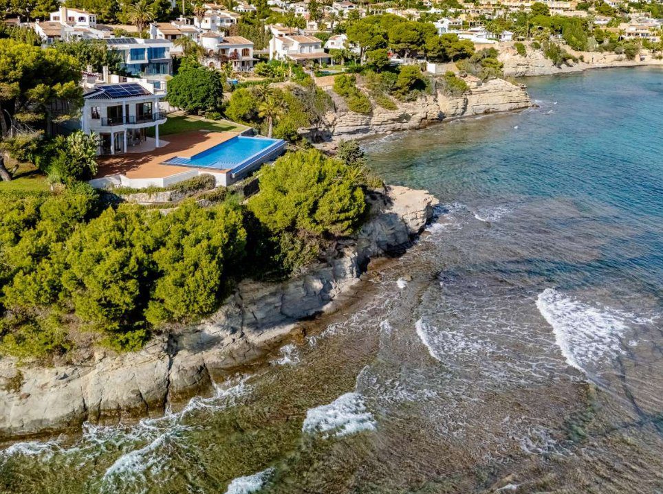 Villa, Les Bassetes