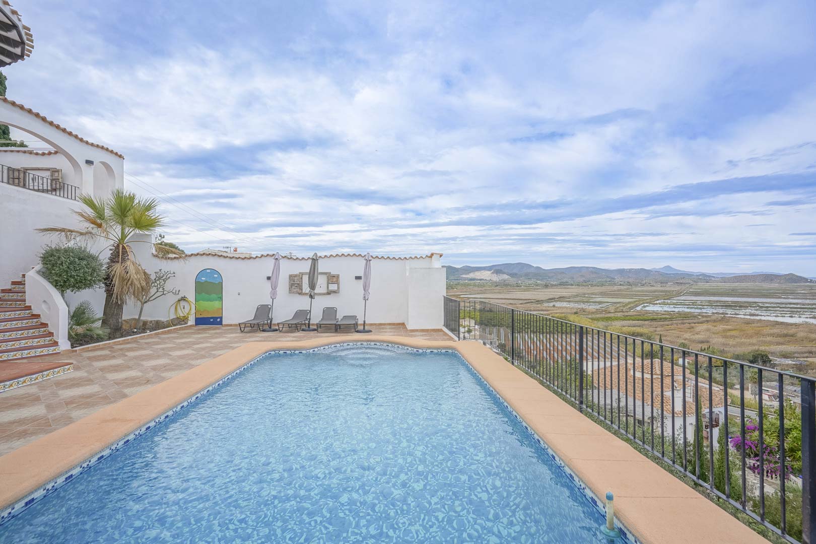 Villa, Pego
