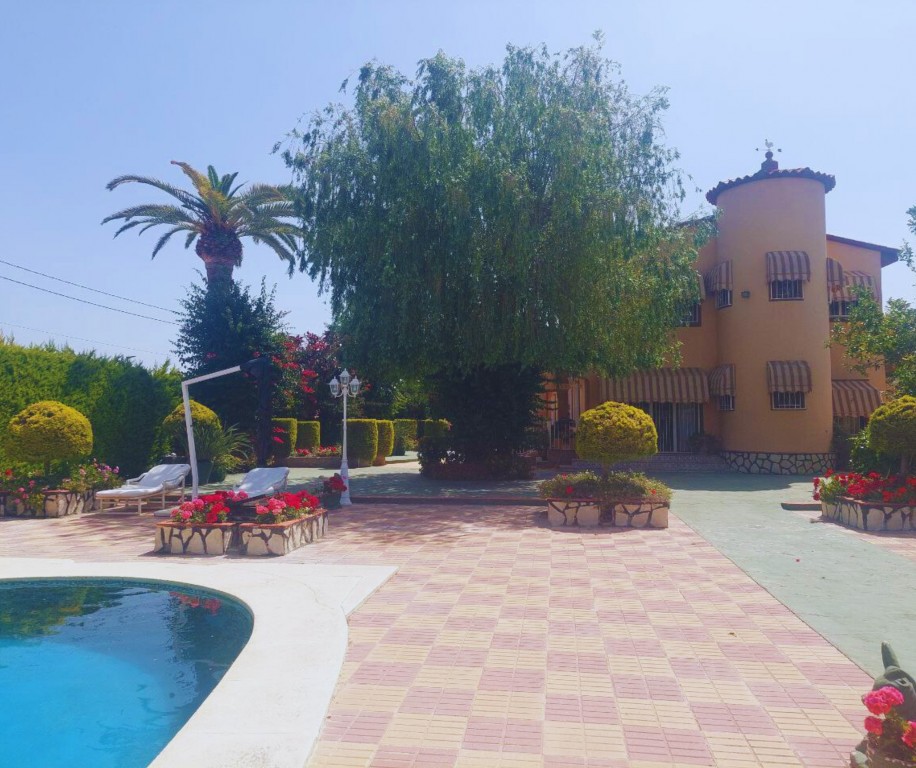 Villa, Albir