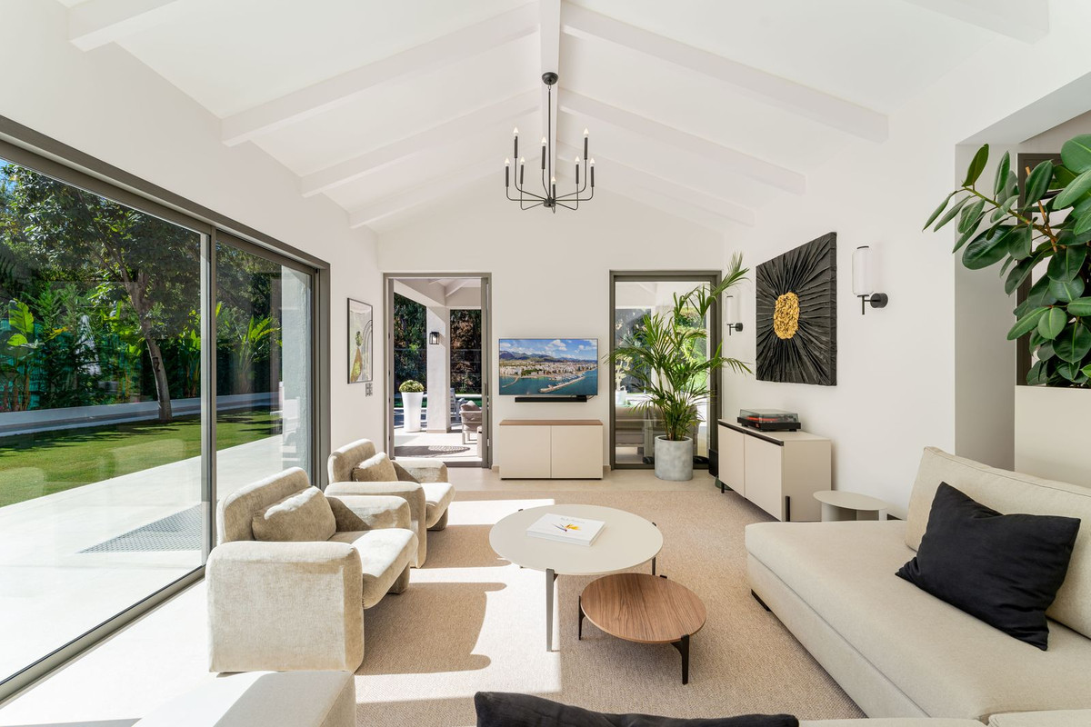Villa, Nueva Andalucía