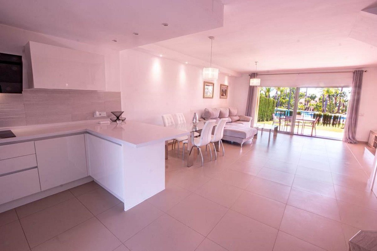 Townhouse, El Paraiso