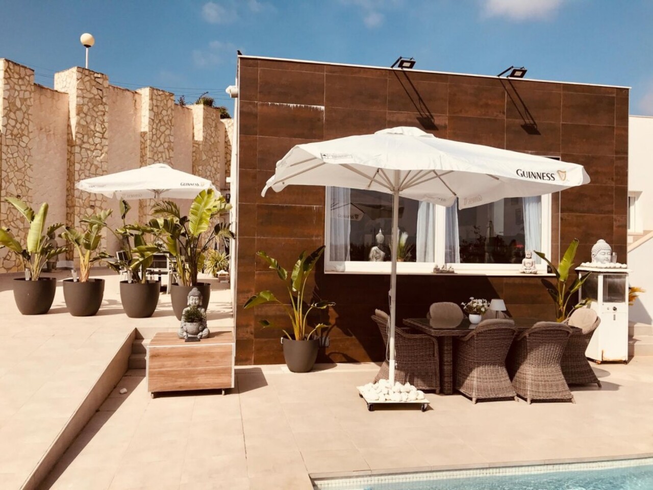 Villa, Quesada