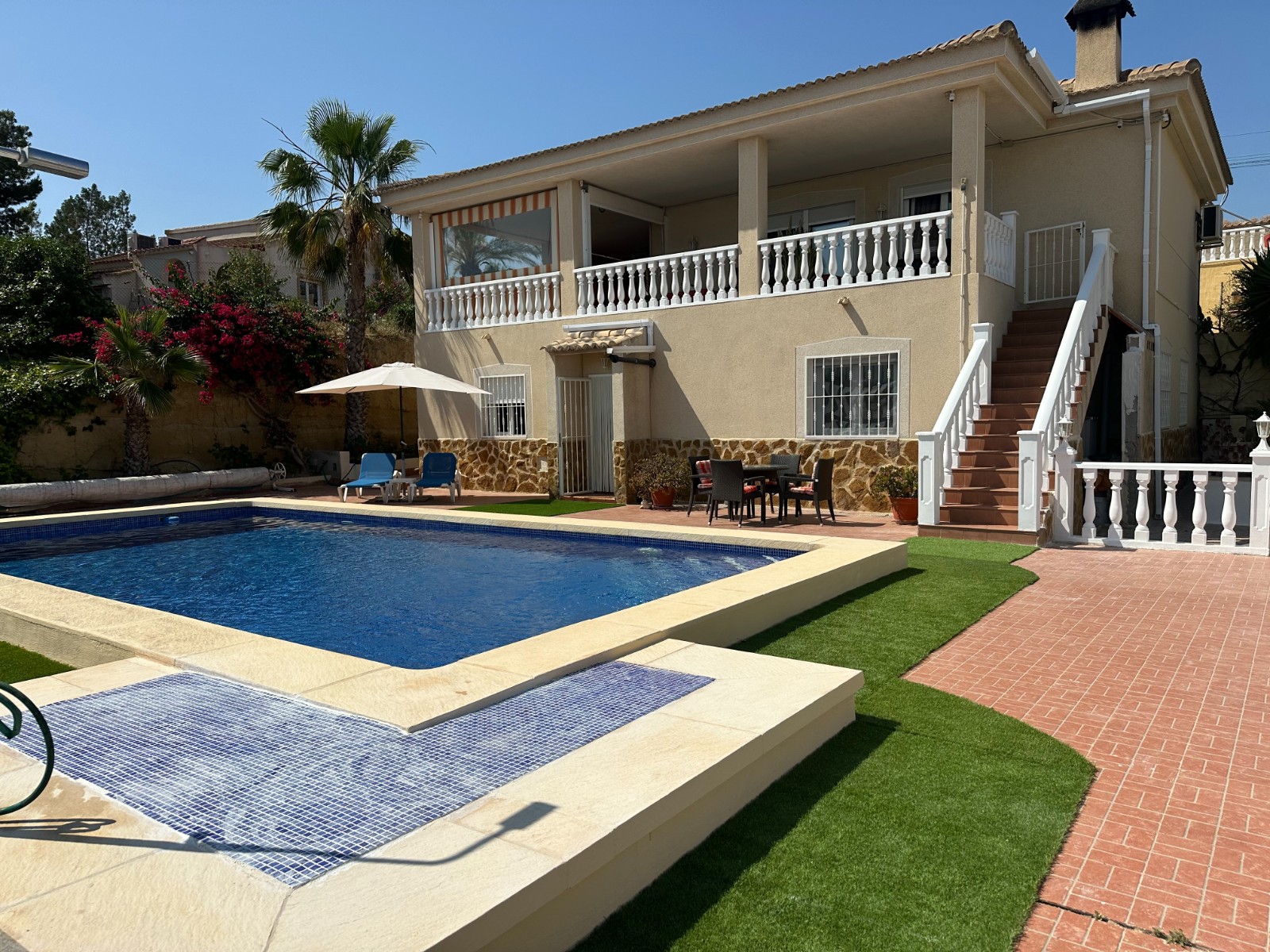 Villa, Lomas de Juliana
