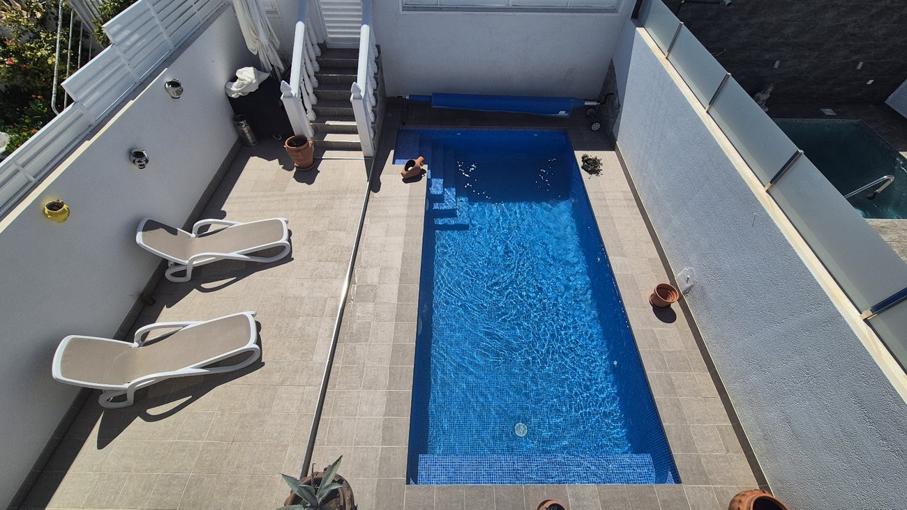 Semi Detached, Villamartin