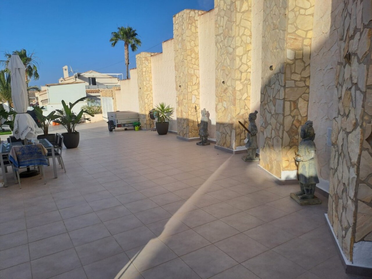 Villa, Quesada