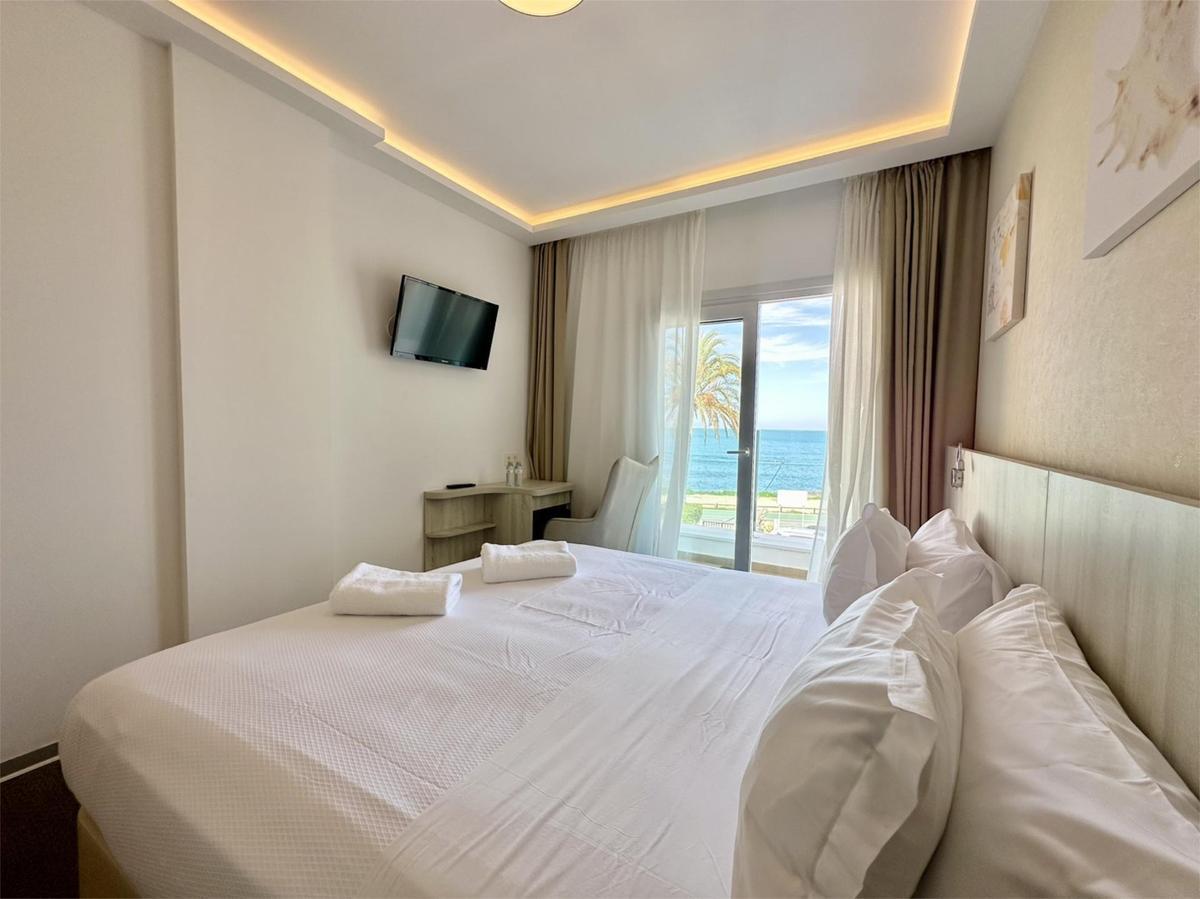 Hotel, Montañar - El Arenal