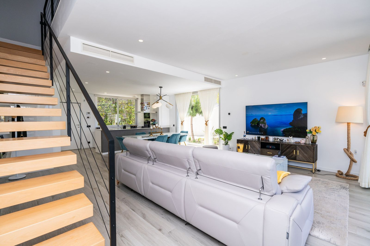 Townhouse, Cancelada
