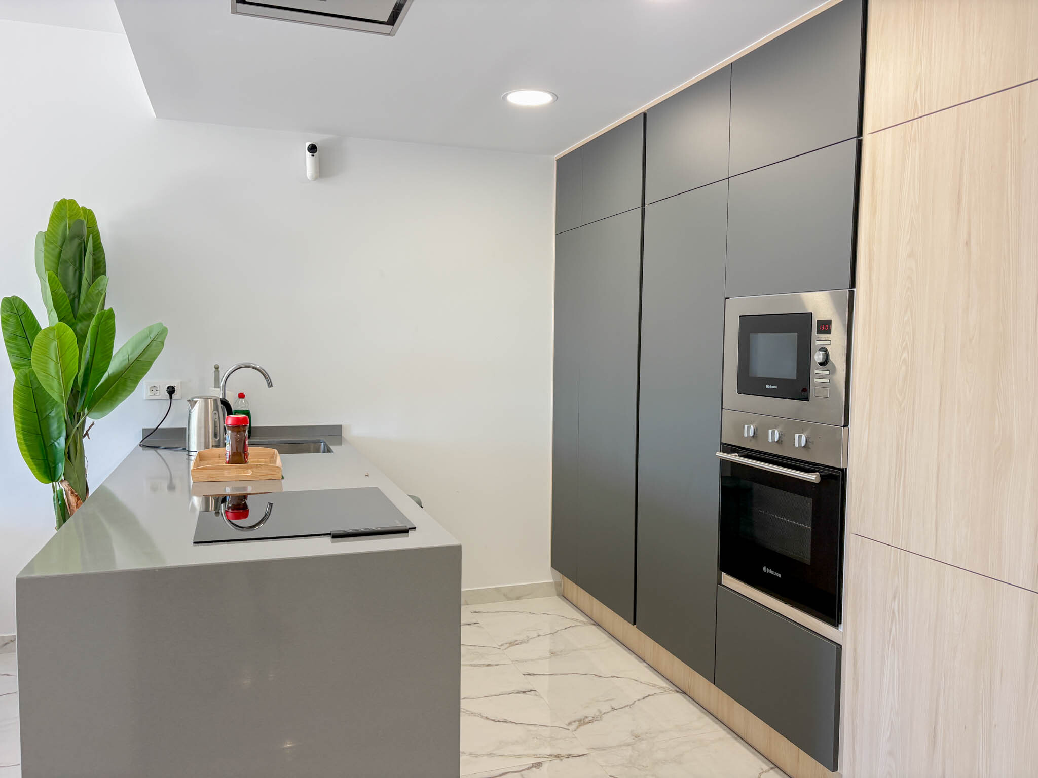Penthouse, Los Altos