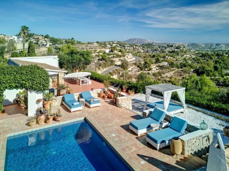 Villa, La Fustera
