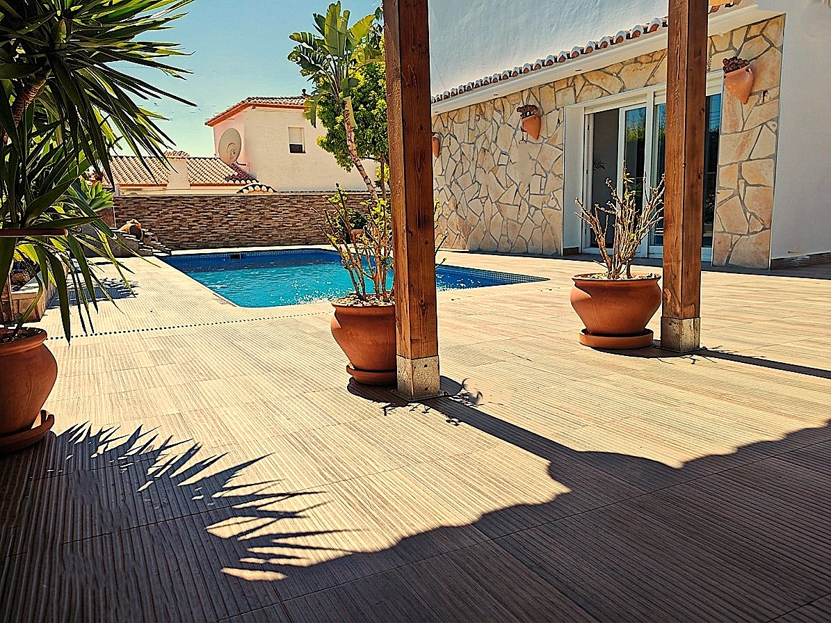 Villa, Puerto
