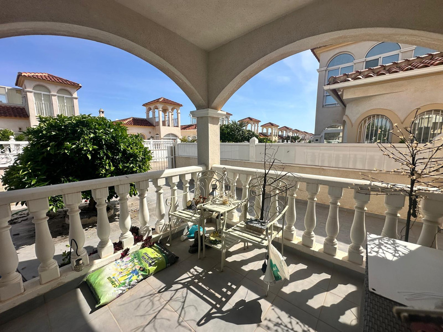 Villa, Lo Crispin