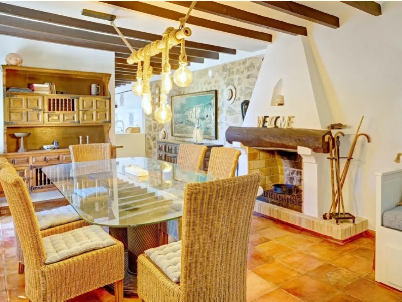 Villa, La Fustera