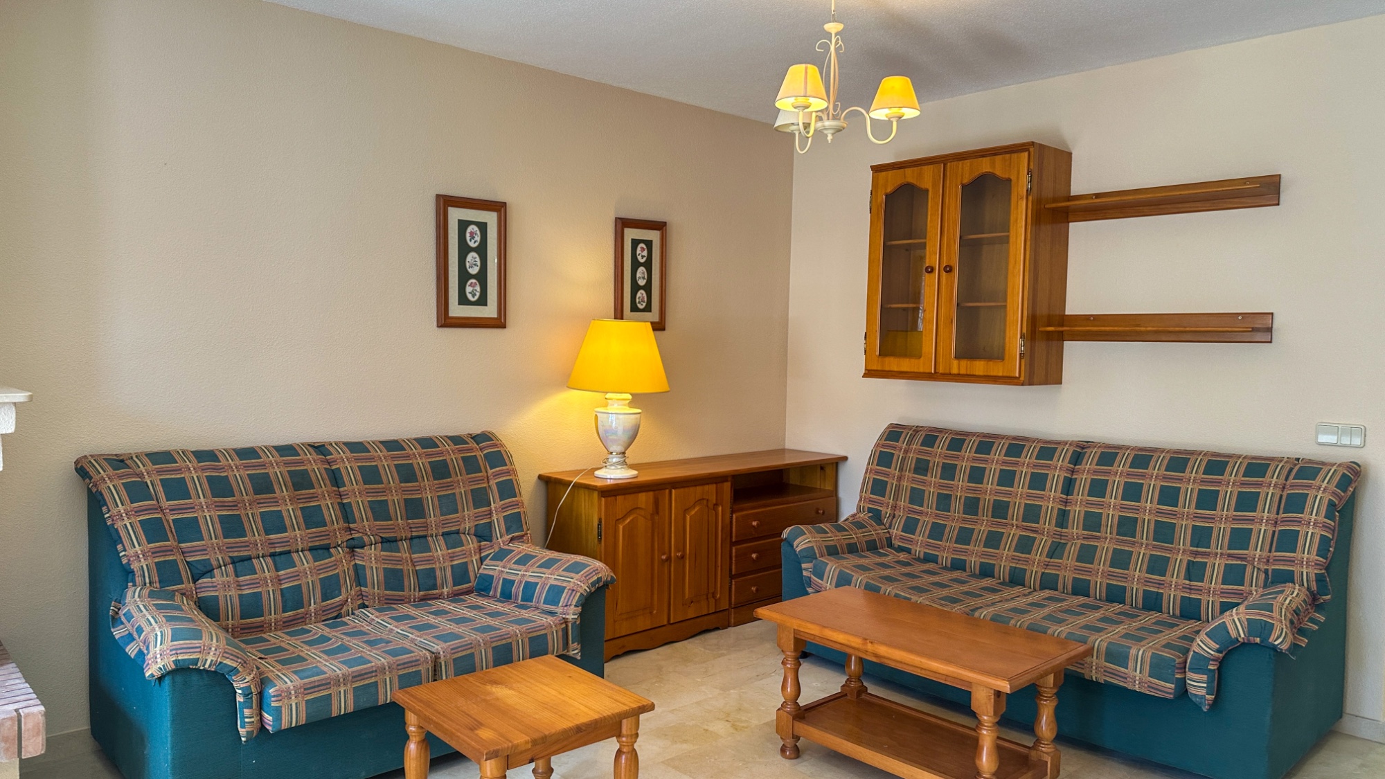 Townhouse, Los Dolses