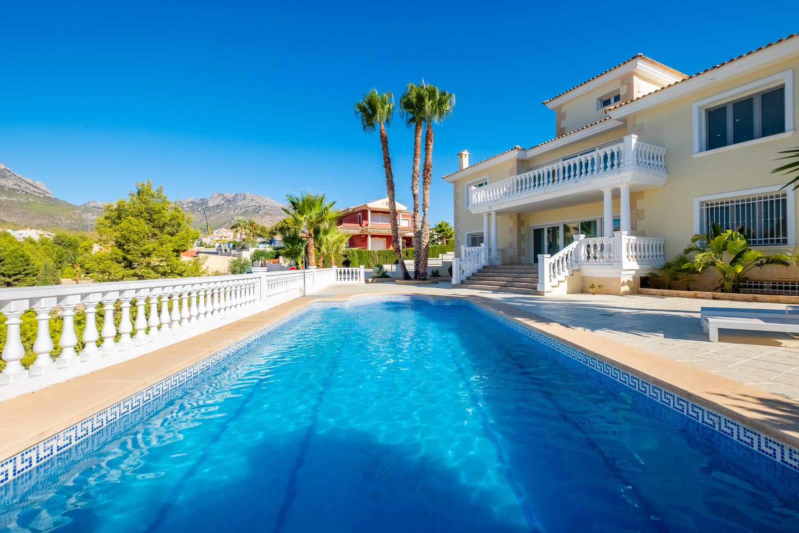 Villa, Coloma