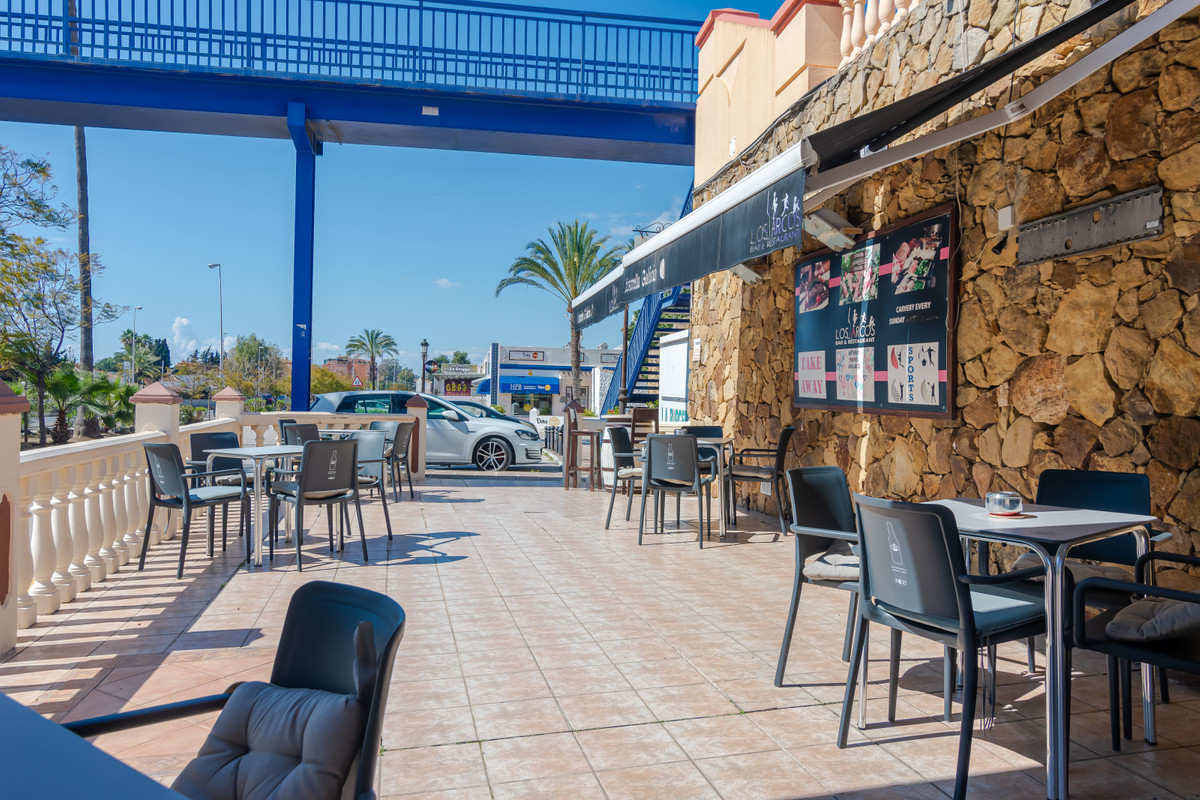 Commercial, El Paraiso