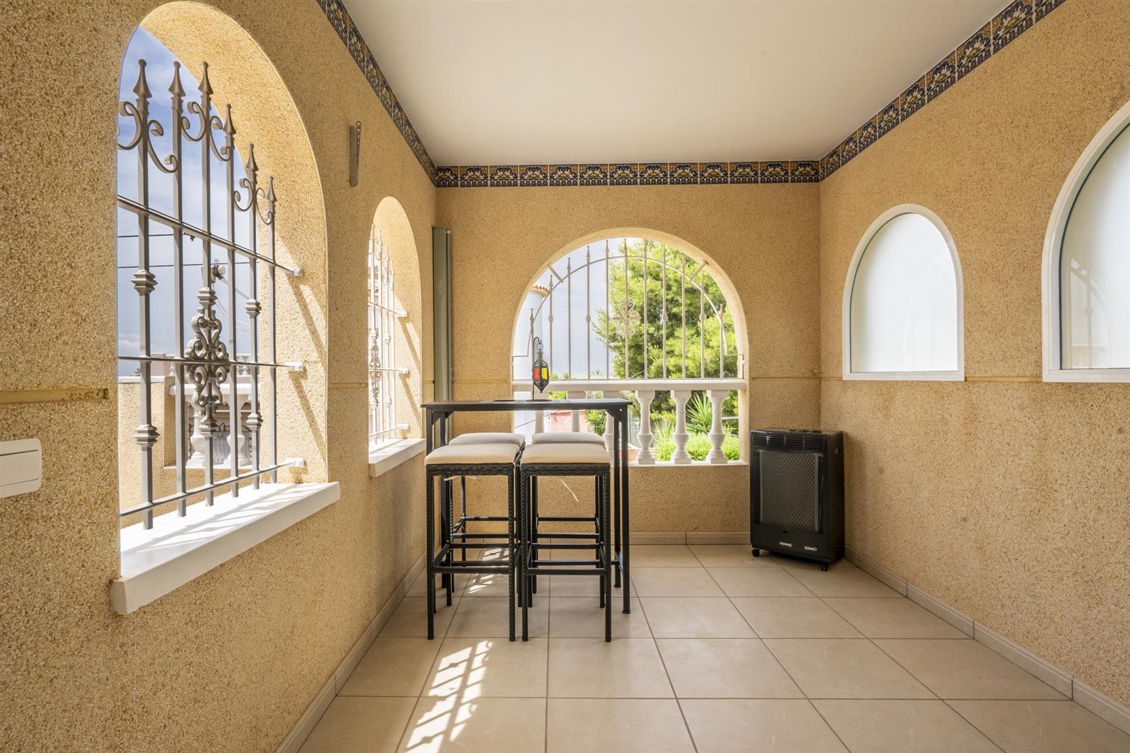Villa, Valle del Sol