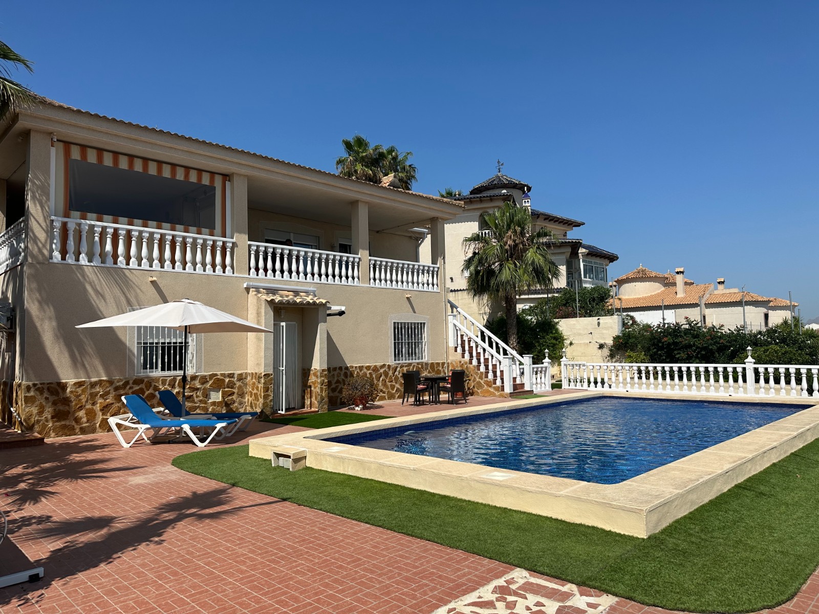 Villa, Lomas de Juliana