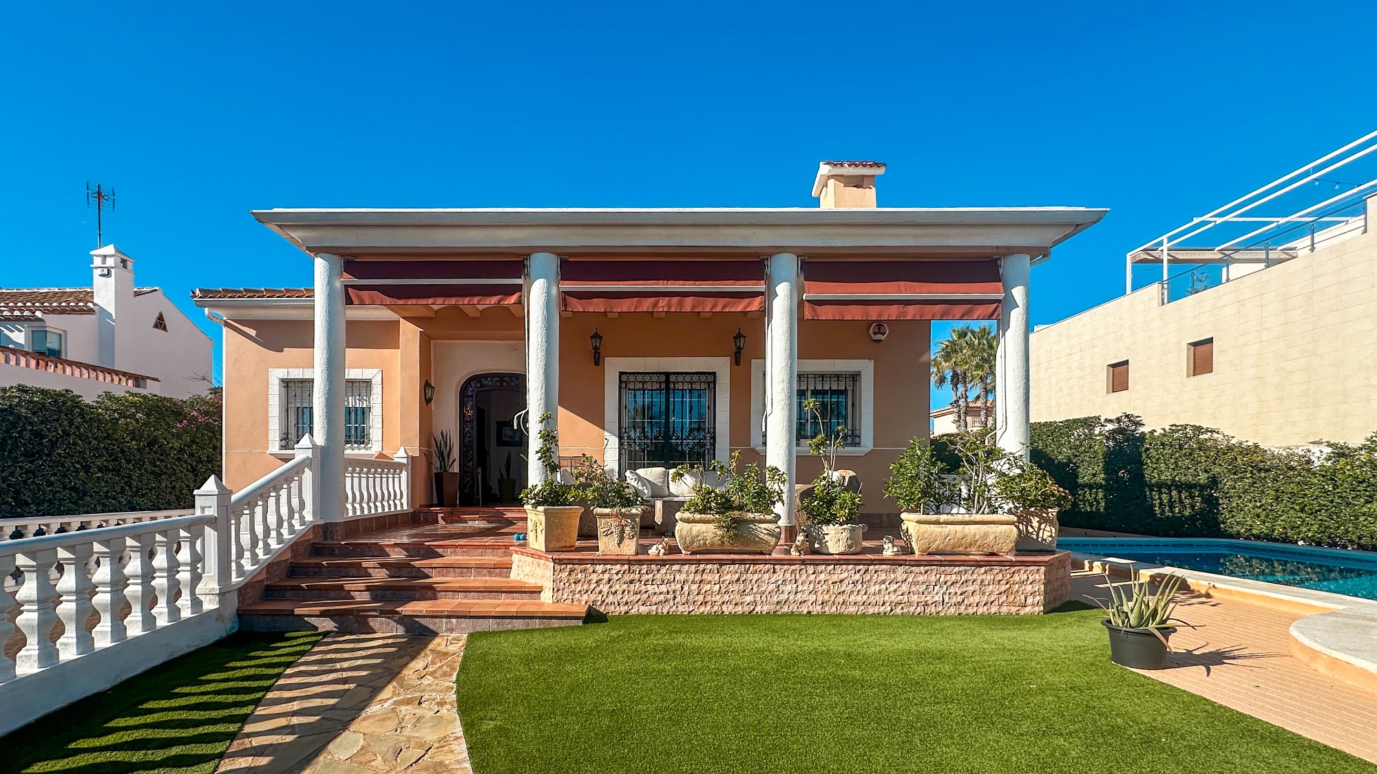 Villa, La Mata