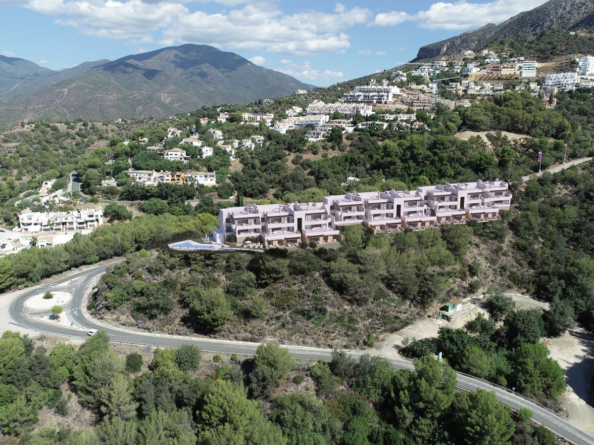 Apartment, Istán
