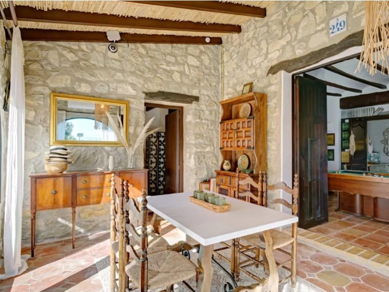 Villa, La Fustera