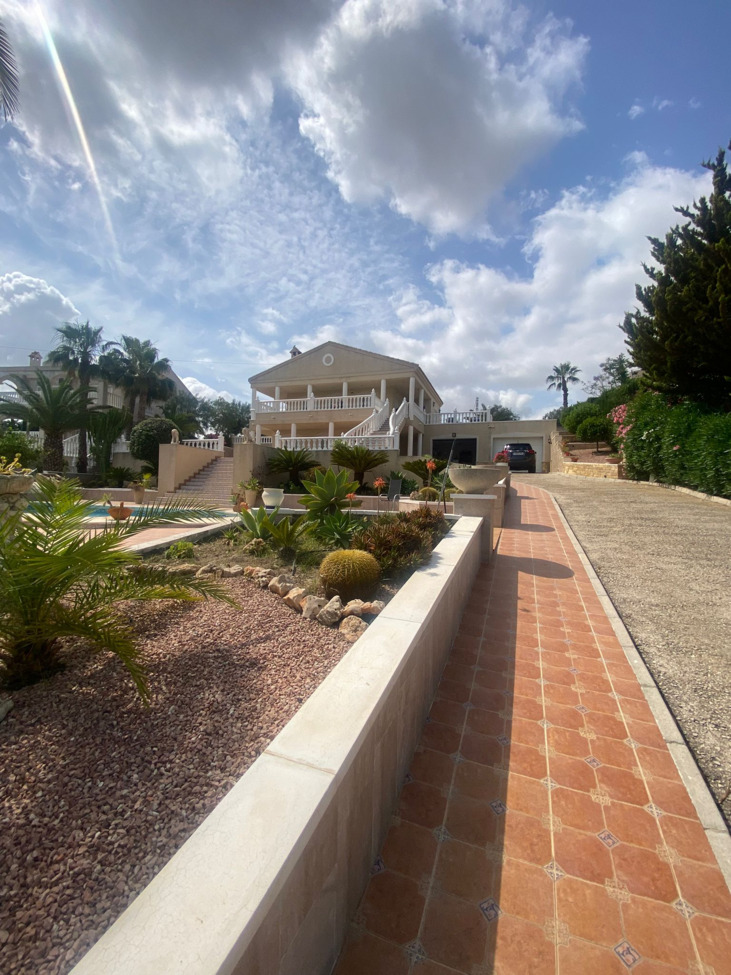 Villa, Lomas De La Juliana