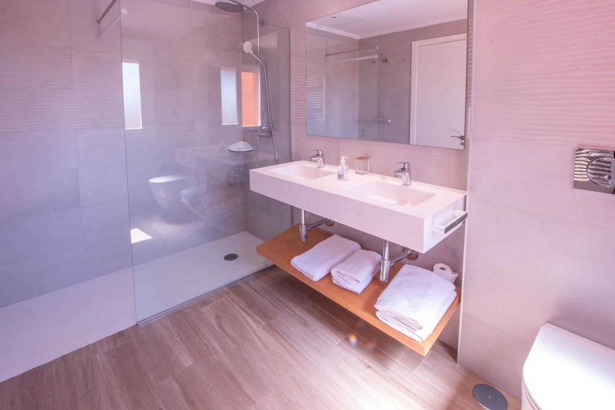 Townhouse, El Paraiso