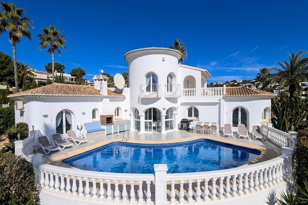 Villa, Sol Park
