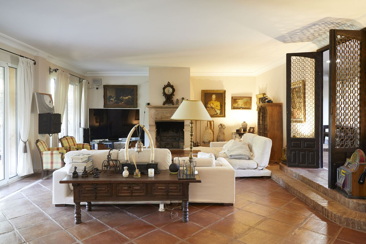 Villa, The Golden Mile
