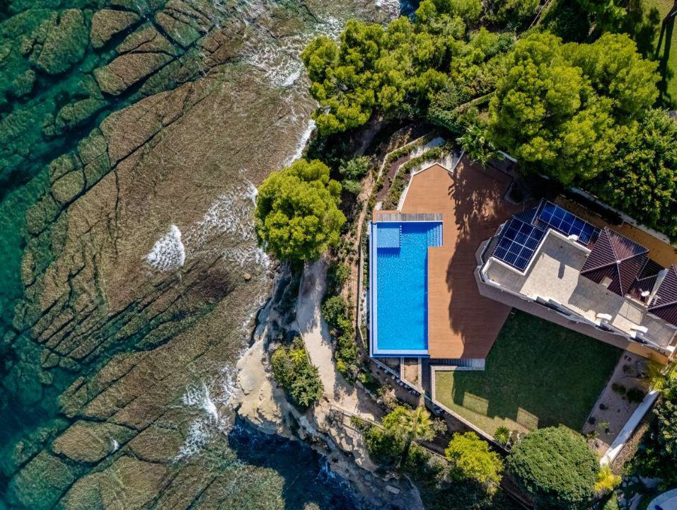 Villa, Les Bassetes
