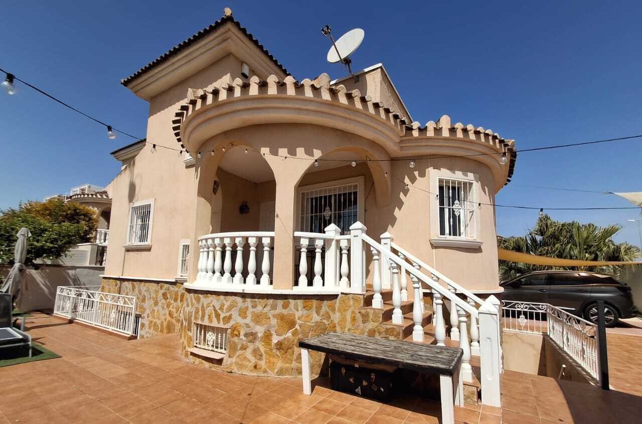 Villa, Quesada