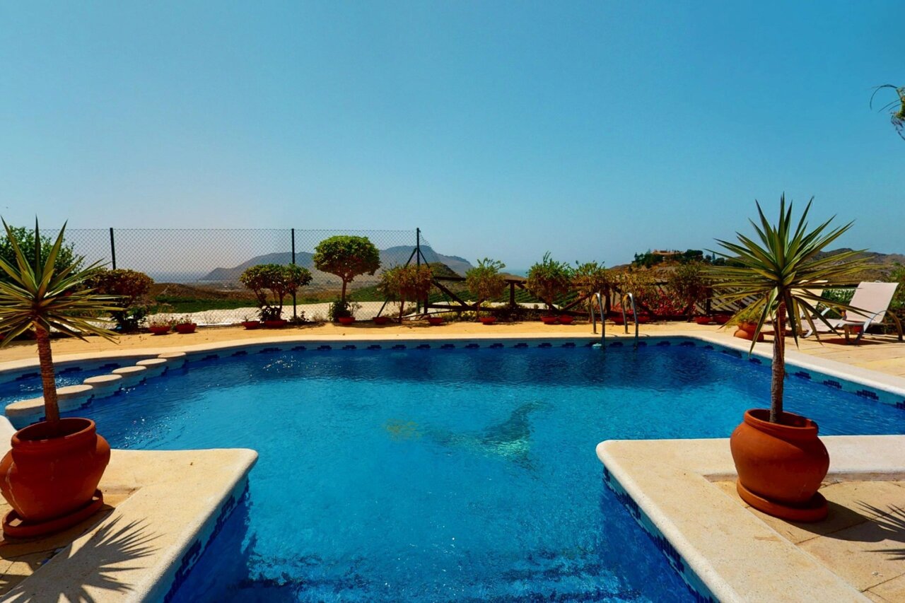 Villa, Aguilas