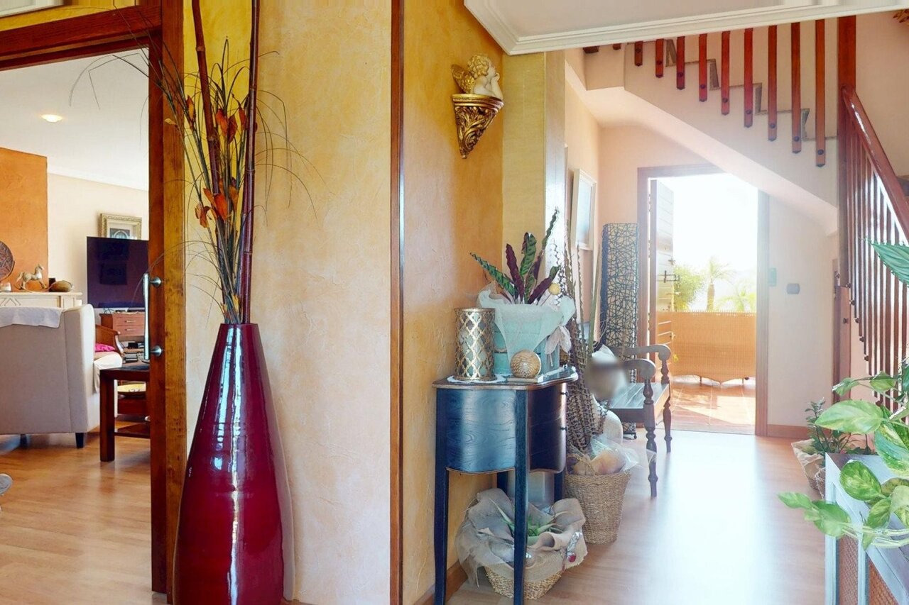 Villa, Aguilas