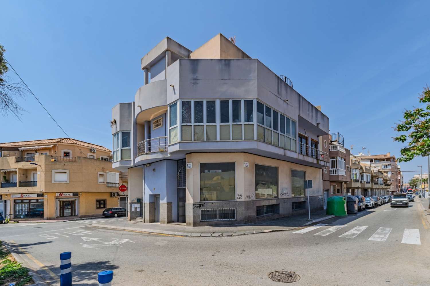 Commercial, Antonio Machado
