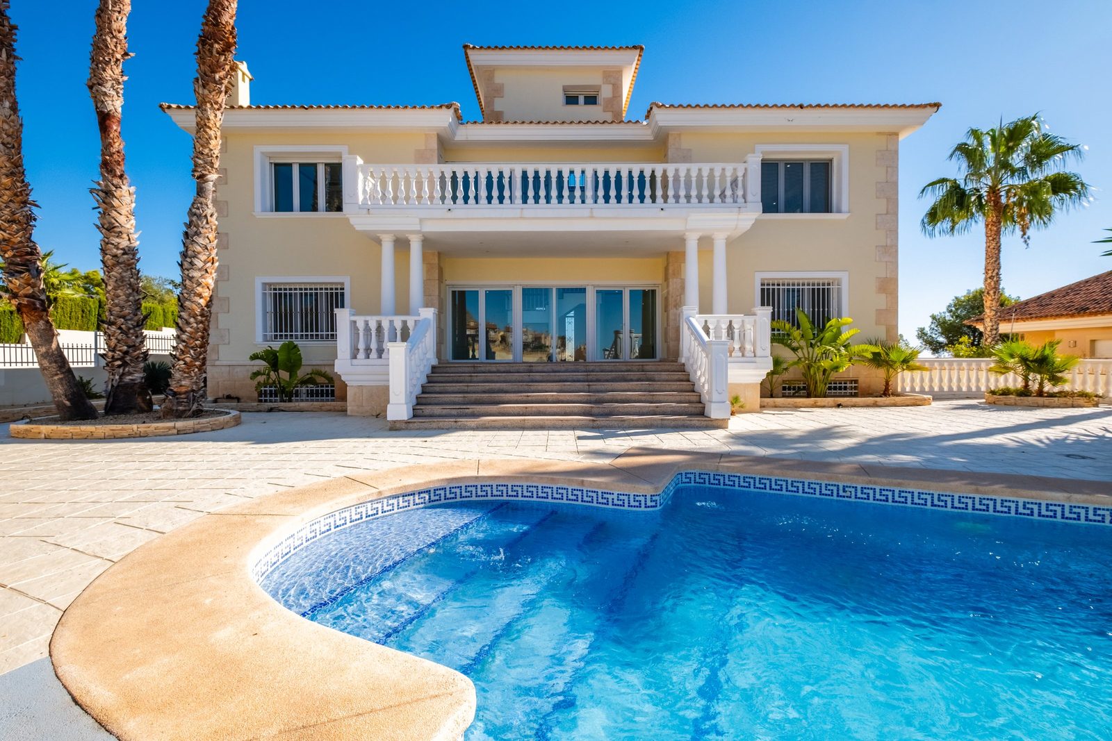 Villa, Coloma