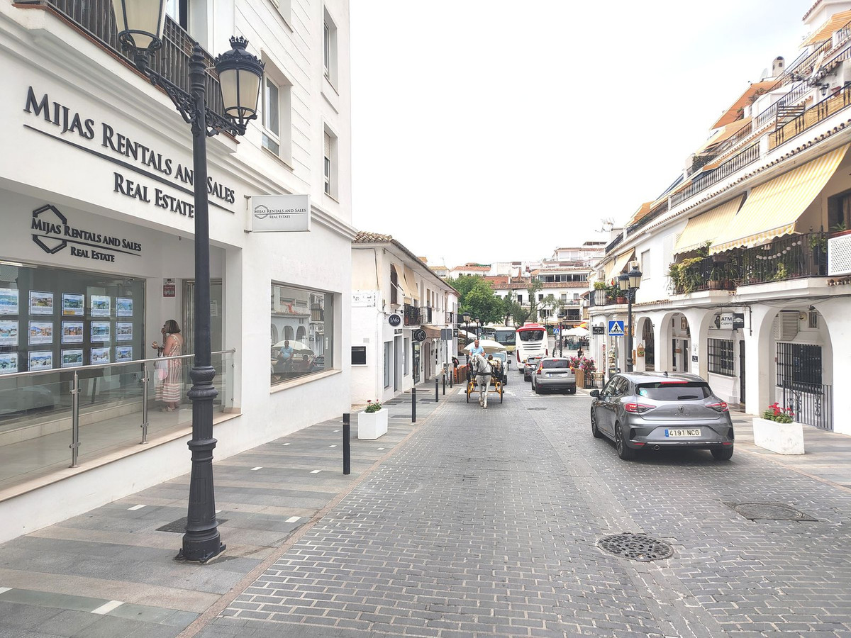 Commercial, Mijas