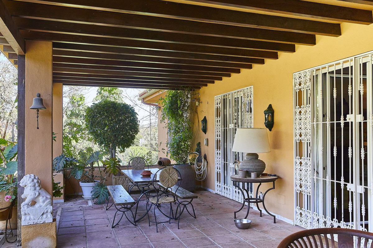 Villa, The Golden Mile