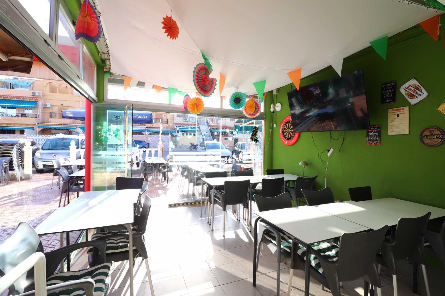 Commercial, El Chaparral
