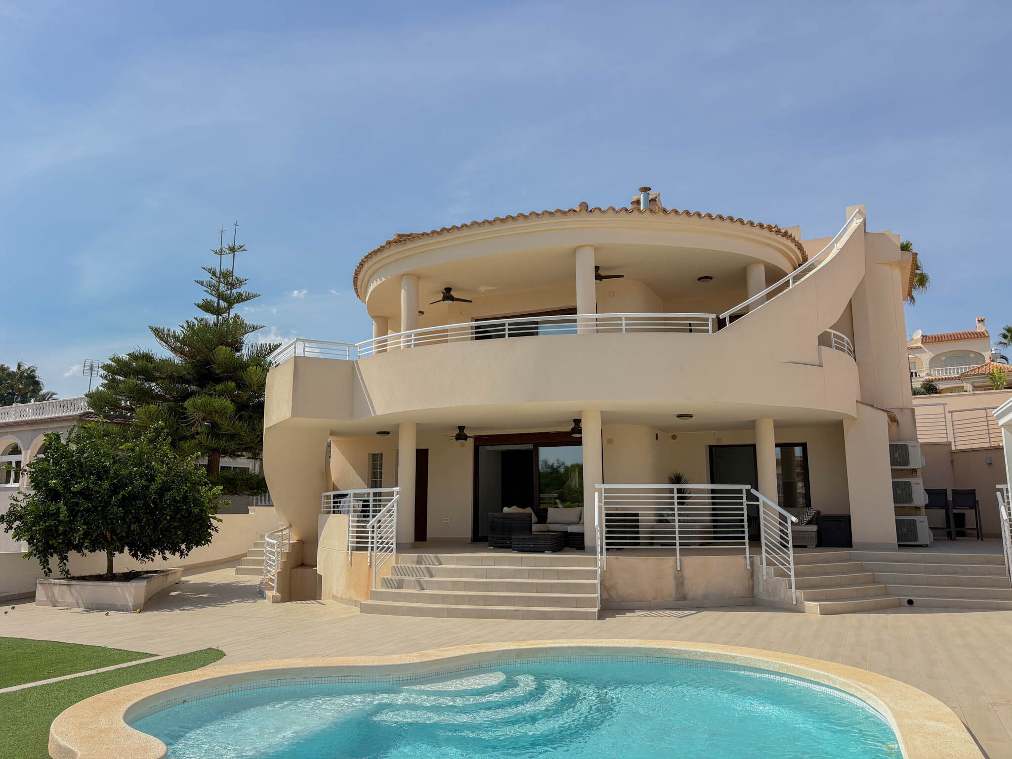 Villa, Los balcones