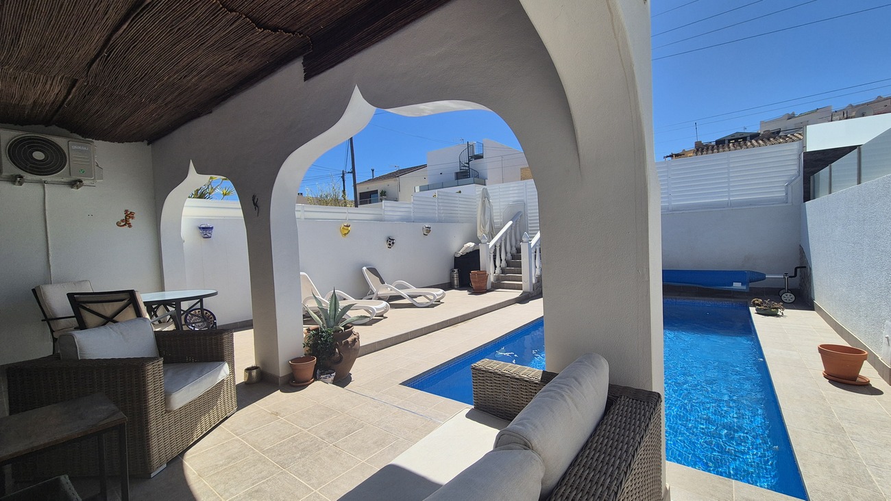 Semi Detached, Villamartin