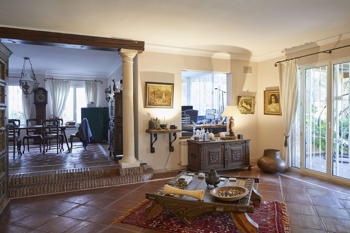 Villa, The Golden Mile