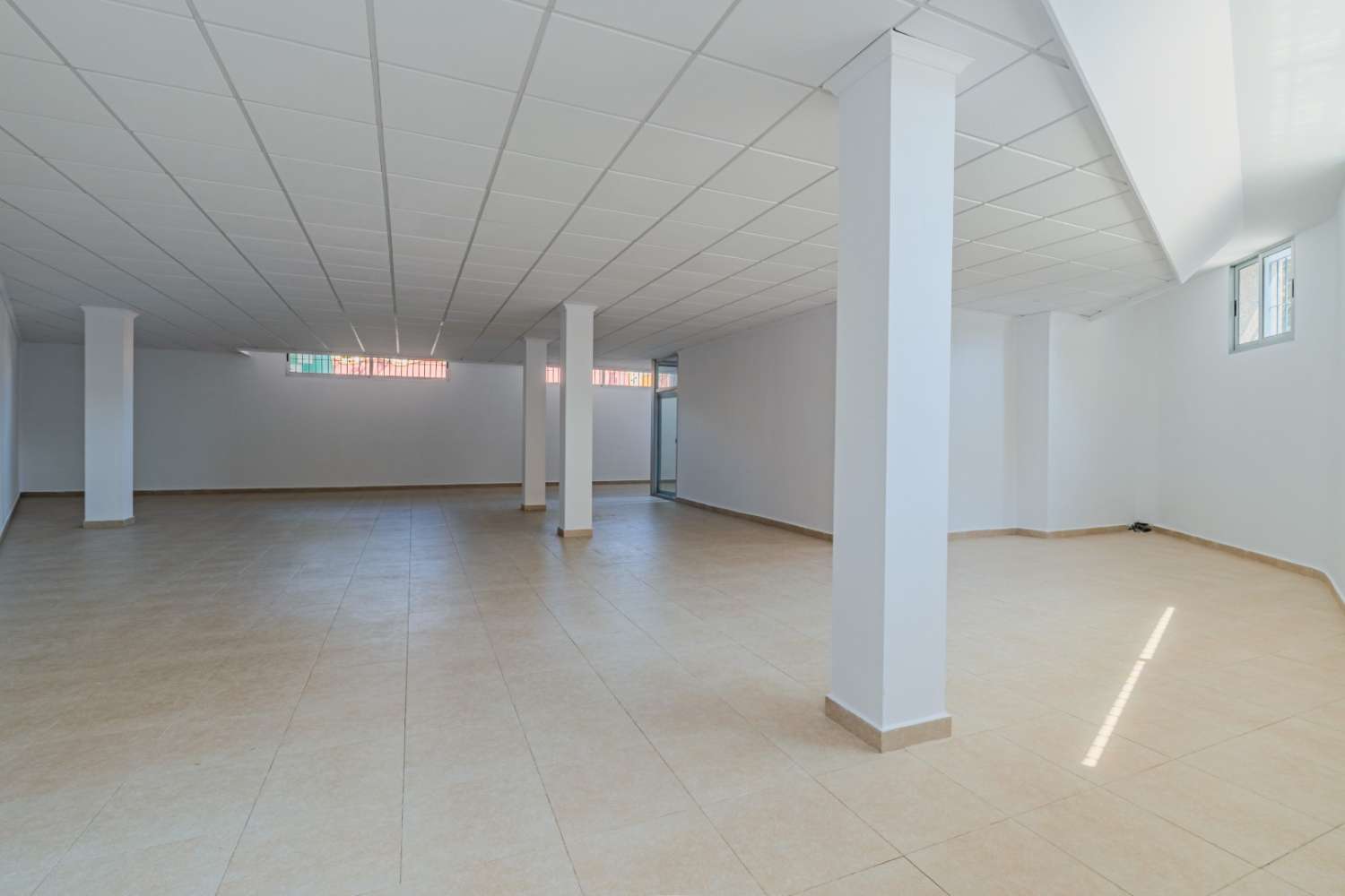 Commercial, Antonio Machado