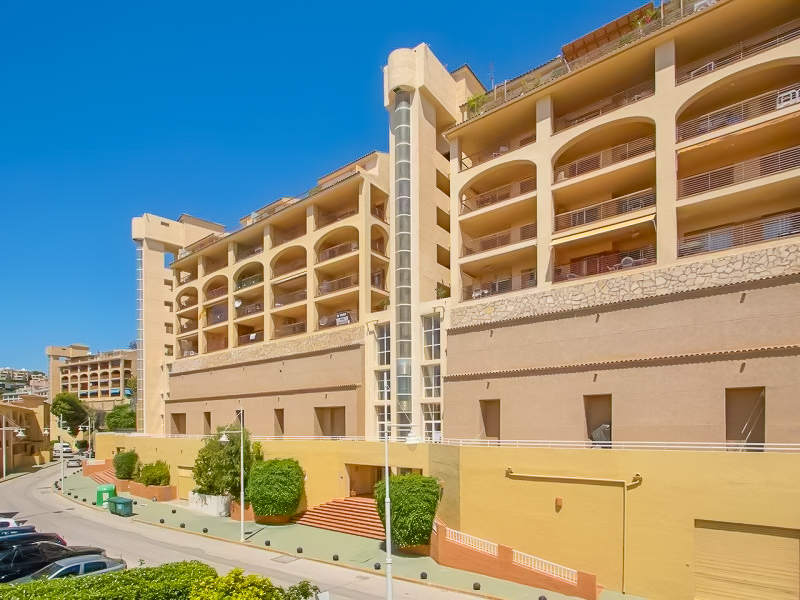 Apartment, Mascarat