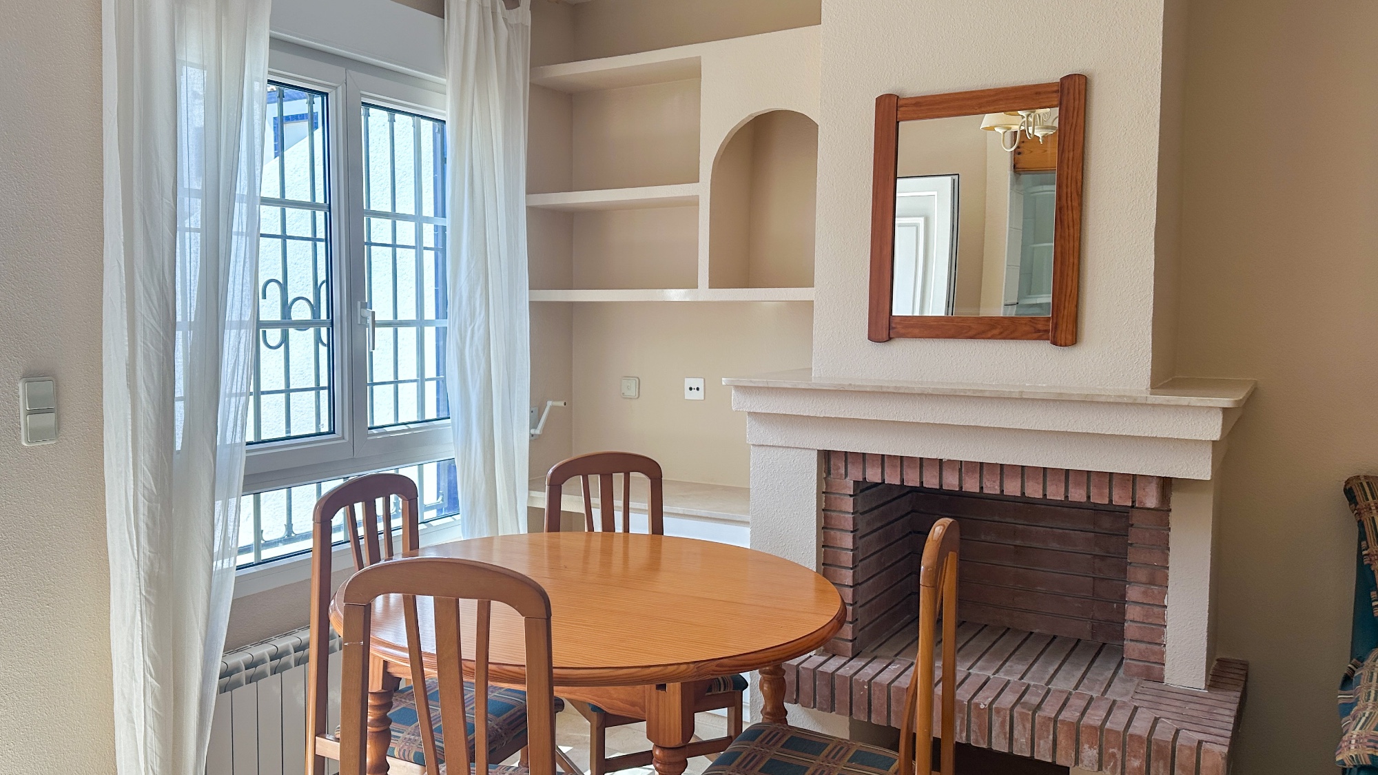 Townhouse, Los Dolses