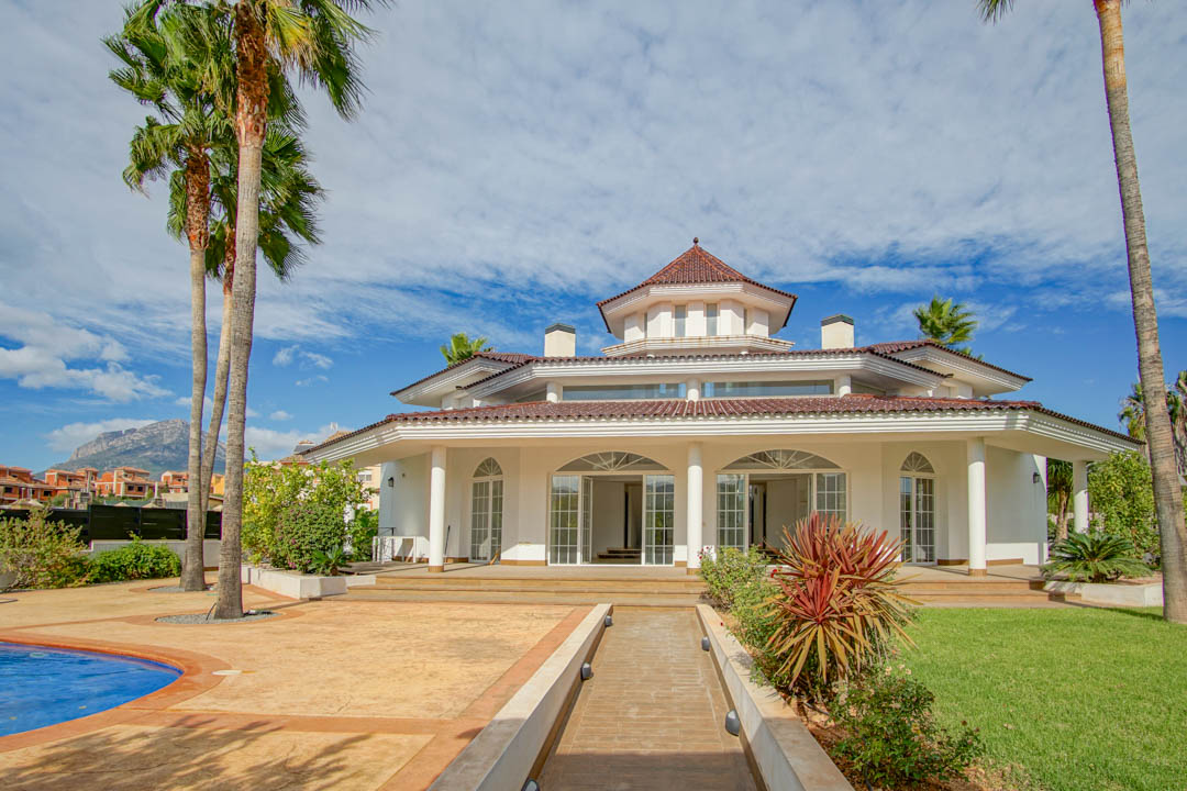 Villa, Alfas Del Pi