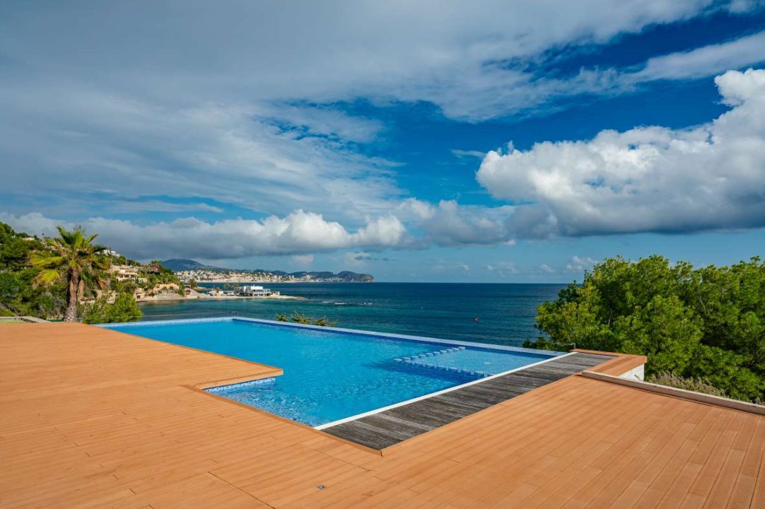 Villa, Les Bassetes