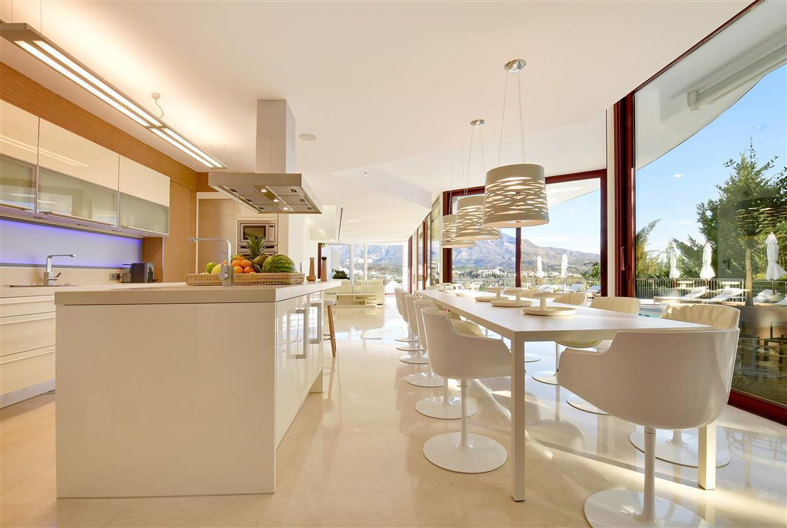 Villa, Nueva Andalucía