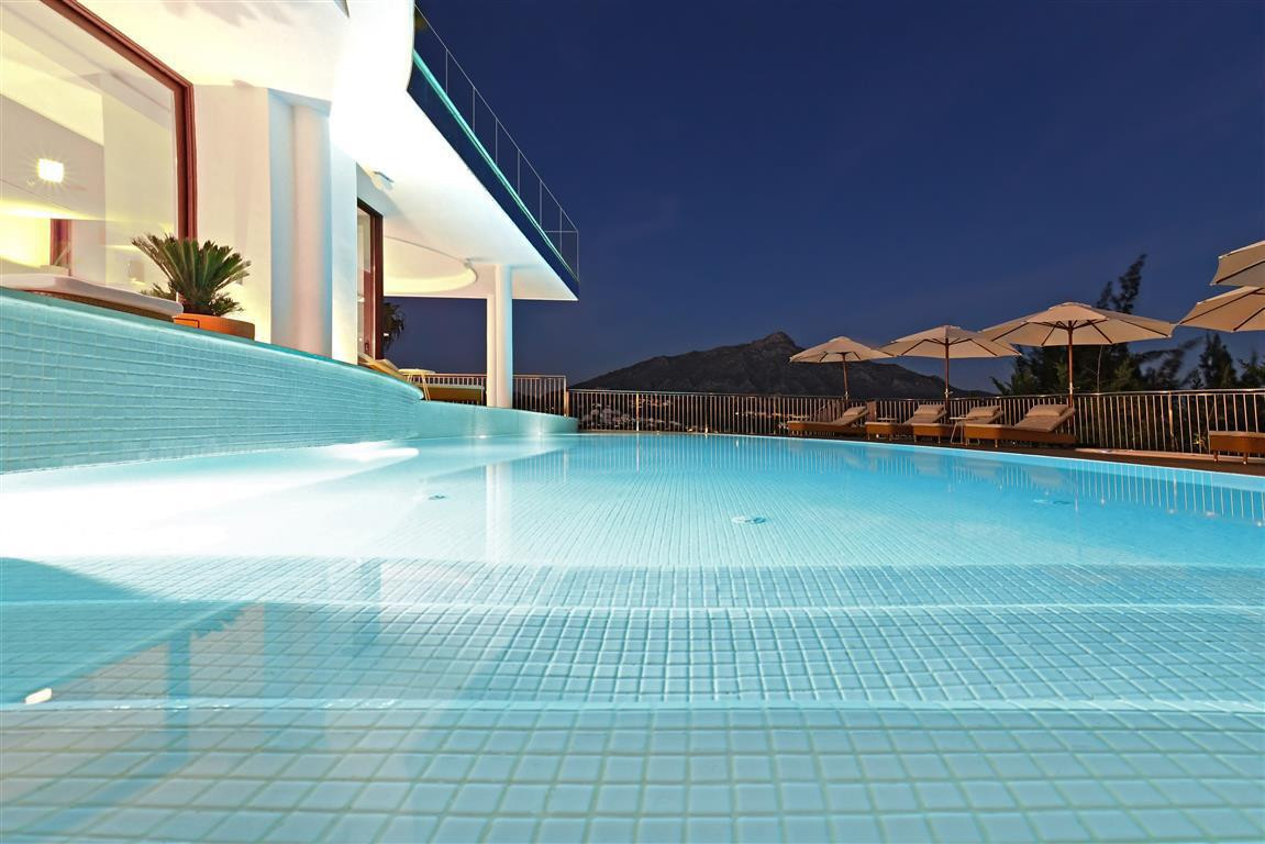 Villa, Nueva Andalucía