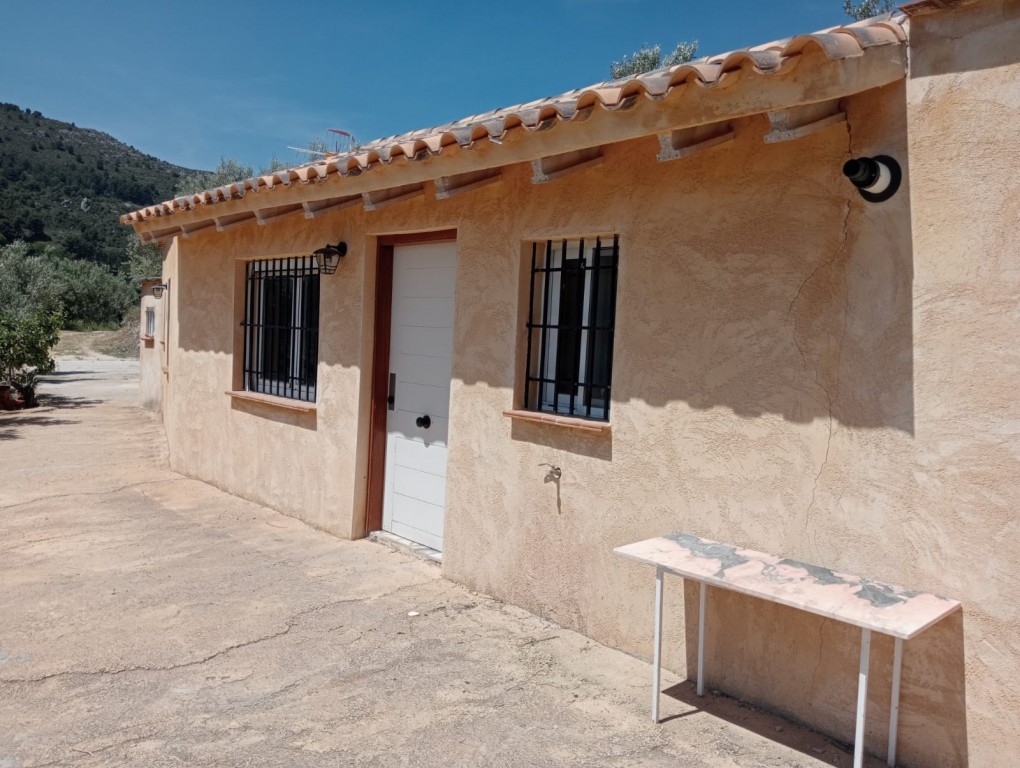 Detached House, Confrides